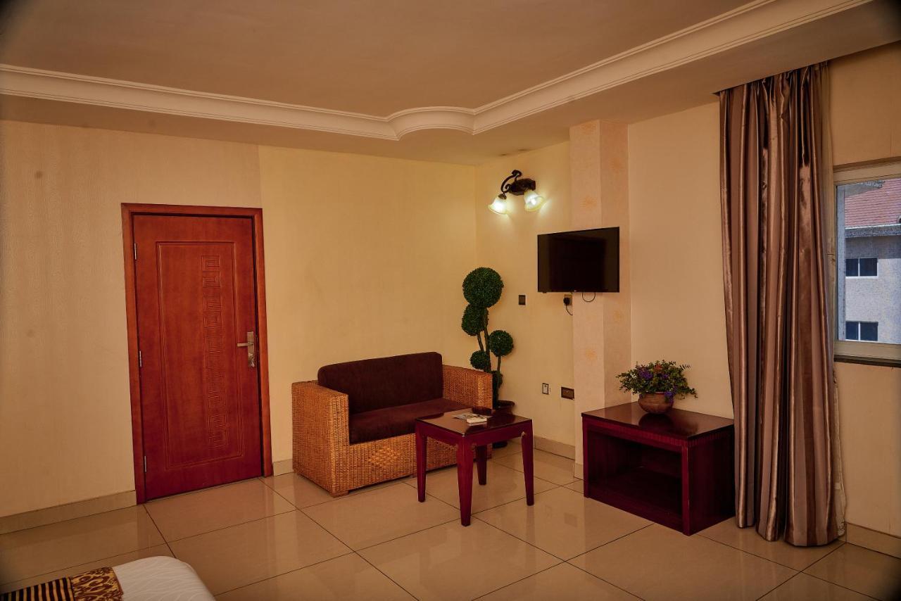 Barcelona Hotels, Abuja Mobushipe Exterior foto