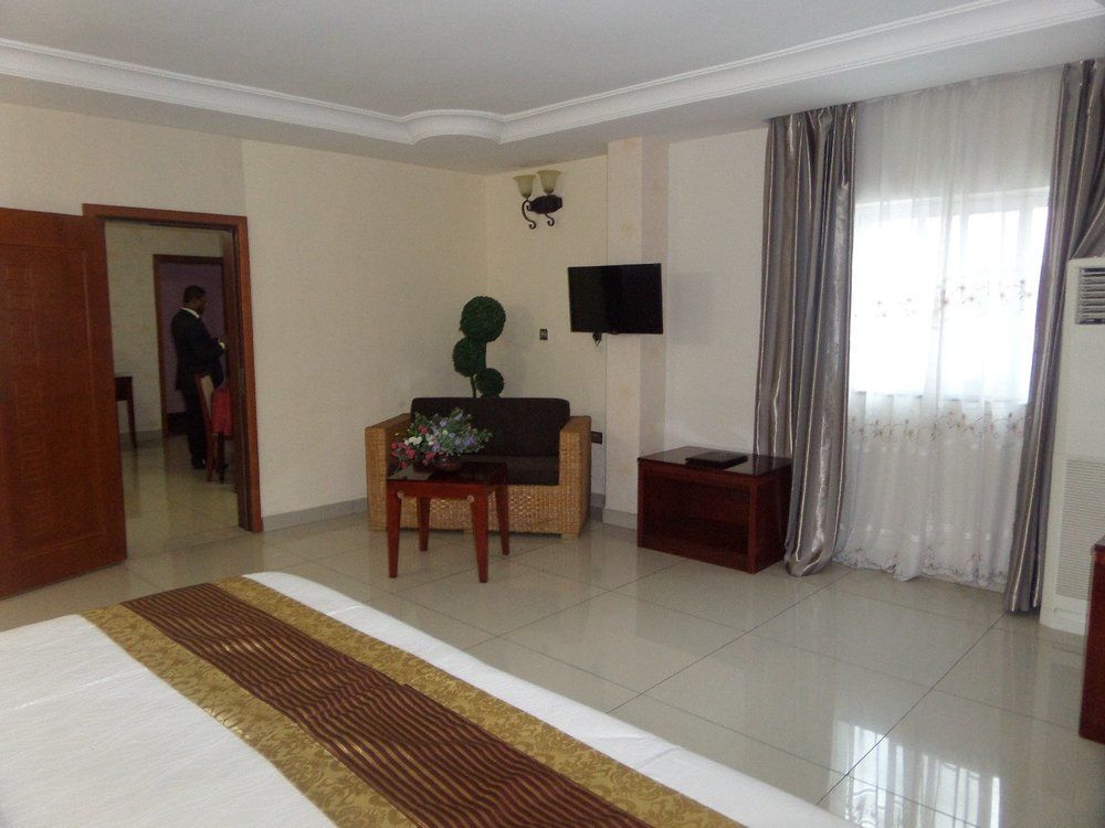 Barcelona Hotels, Abuja Mobushipe Exterior foto