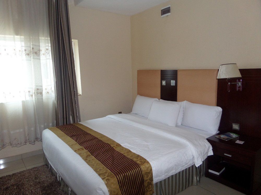 Barcelona Hotels, Abuja Mobushipe Exterior foto