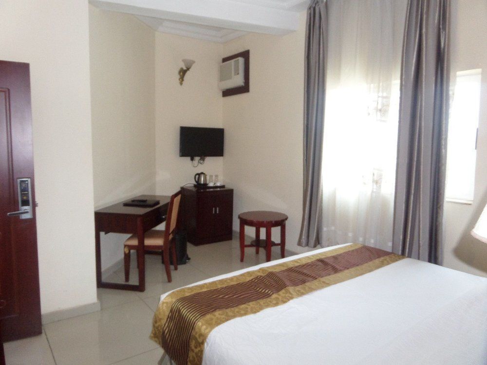 Barcelona Hotels, Abuja Mobushipe Exterior foto